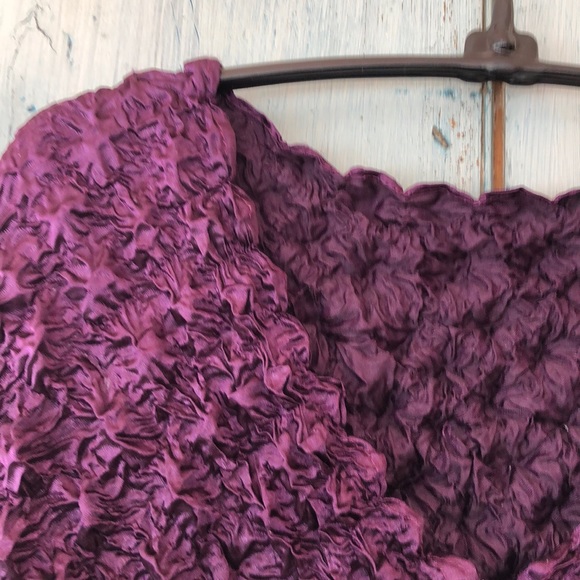 Deep purple “popcorn” top - Picture 4 of 5